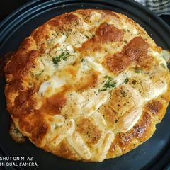 A picture of Mozzarella garlic bread.