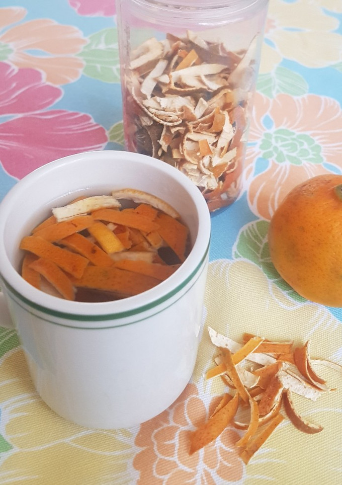 Una foto de Para el insomnio, infusión de cáscara de mandarina
