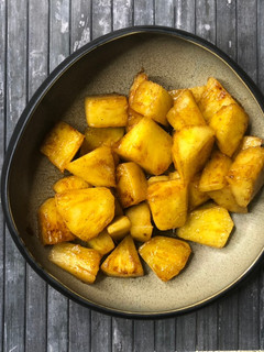 Una foto de Postre de piña al brandy con canela