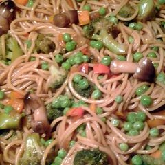 A picture of vegetable lo mein and vegetable rice.