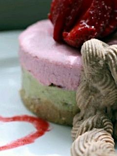 A picture of Sig's Strawberry and Pistachio Cheesecakes.