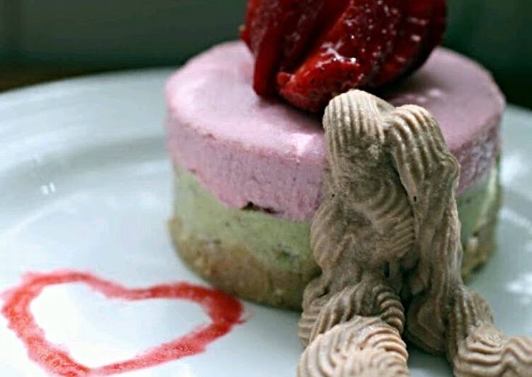 How to Make Ultimate Sig’s Strawberry and Pistachio Cheesecakes