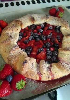 A picture of Vickys Strawberry & Blueberry Galette, GF DF EF SF NF.