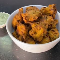 A picture of Vegetable pakoray.