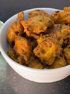 A picture of Vegetable pakoray.