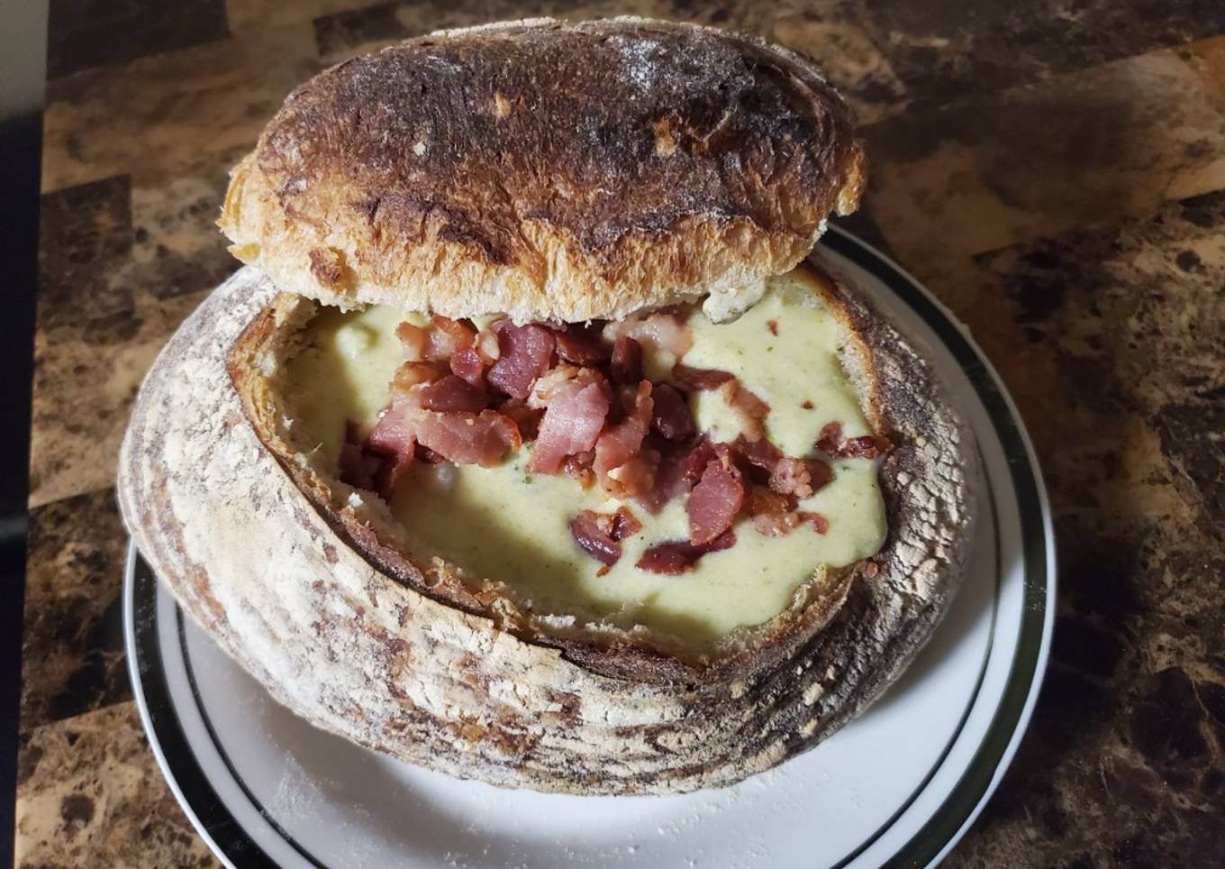 Sopa de papa, brócoli y tocino