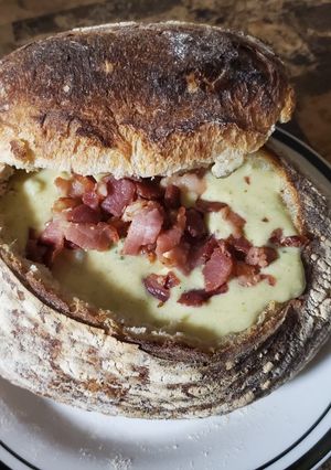 Una foto de Sopa de papa, brócoli y tocino