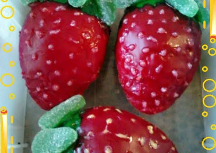 Amy's Little Strawberry Sponge Cakes .