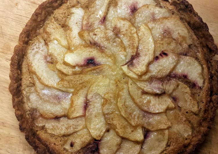 How to Make Homemade Almond Peach Tart