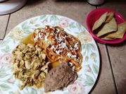 Una foto de fettuccine y pollo