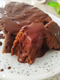 Una foto de Bizcocho de chocolate y café