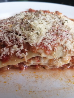 Una foto de Lasaña boloñesa y bechamel