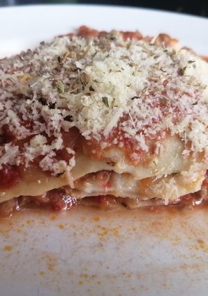 Una foto de Lasaña boloñesa y bechamel