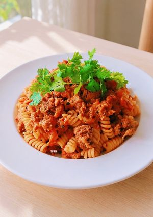 Hình của món NUI xào bò sốt cà chua.