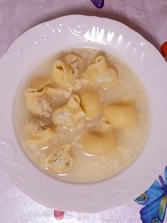Una foto de Sopa de galets rellenos de carne 👍🏻
