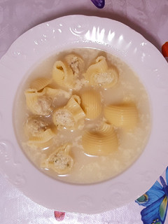 Una foto de Sopa de galets rellenos de carne 👍🏻