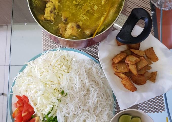 Soto balungan dan ceker ayam