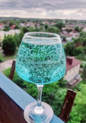 Фото Аперитив спритц з блю кюрасао.