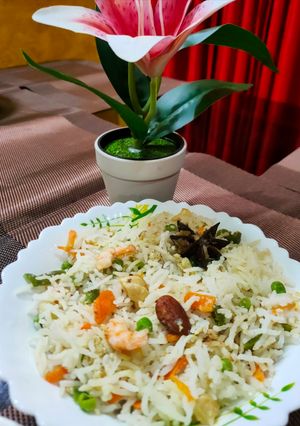 মিক্স ফ্রাইড রাইস (mixed fried rice recipe in Bengali) রেসিপির প্রধান ছবি