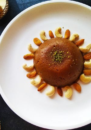 A picture of Multigrain jaggery halwa.