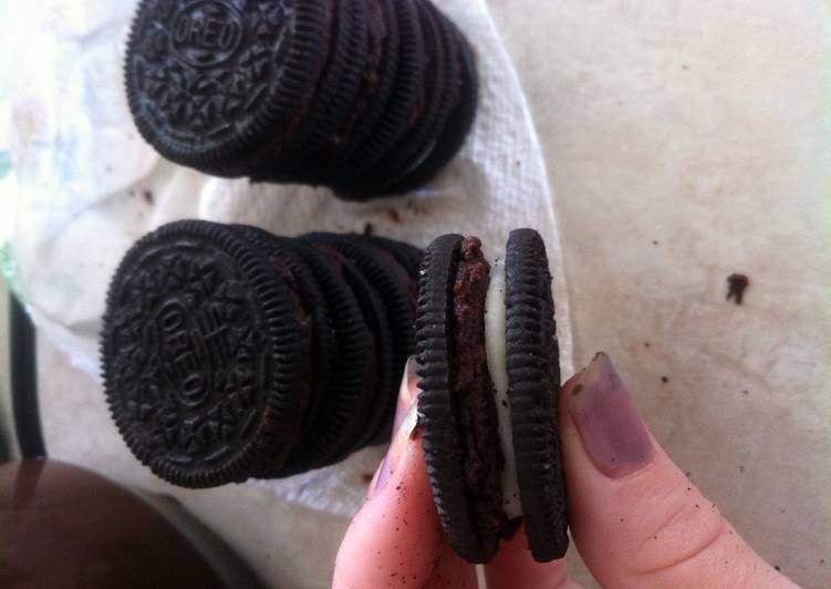 How to Prepare Super Quick Homemade Chocolatey Oreos