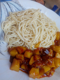 A picture of Spaghetti with potatoes sauce.
