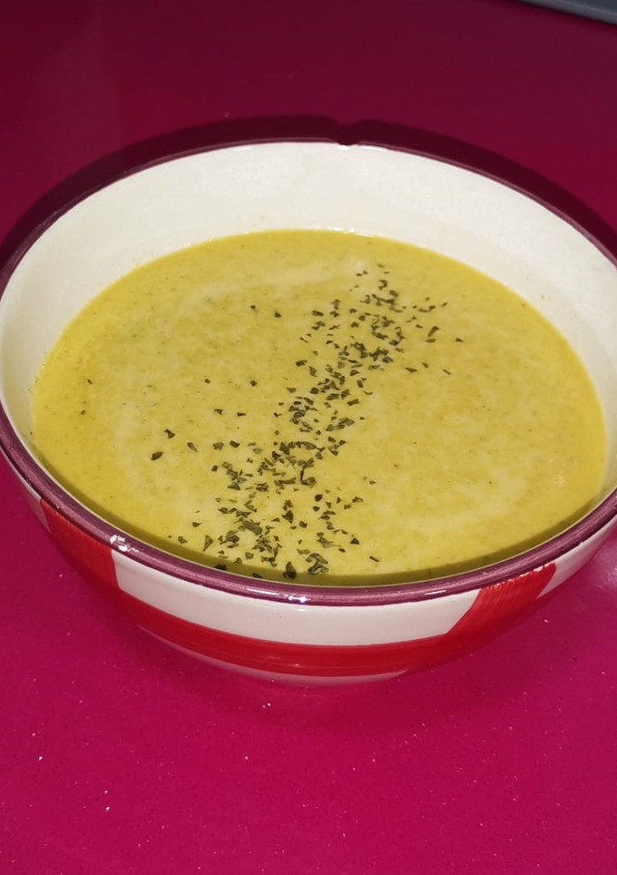 Una foto de Sopa rápida y económica de marisco