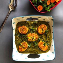 A picture of Green masala egg curry.