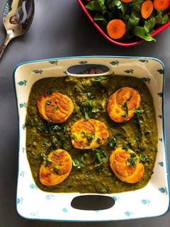 A picture of Green masala egg curry.