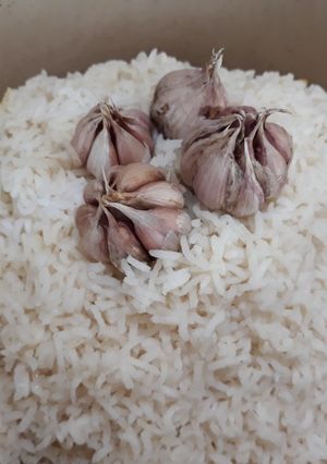 عکسی از دستور دم کردن برنج با سیر