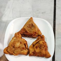 A picture of Aloo samose.