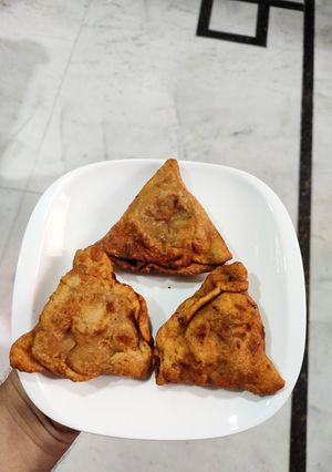 A picture of Aloo samose.