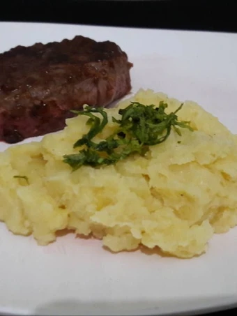 Langkah Gampang Membikin Resep Beef BBQ steak with mashed potatoes yang Menggugah Selera Anti Ribet, Uenak Banget