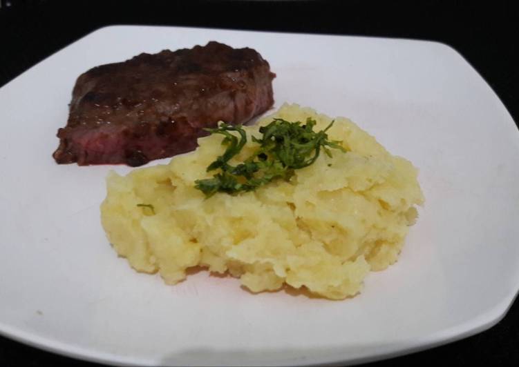 Beef BBQ steak with mashed potatoes
