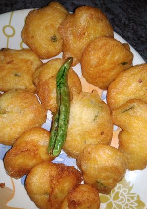 A picture of Medu vada.