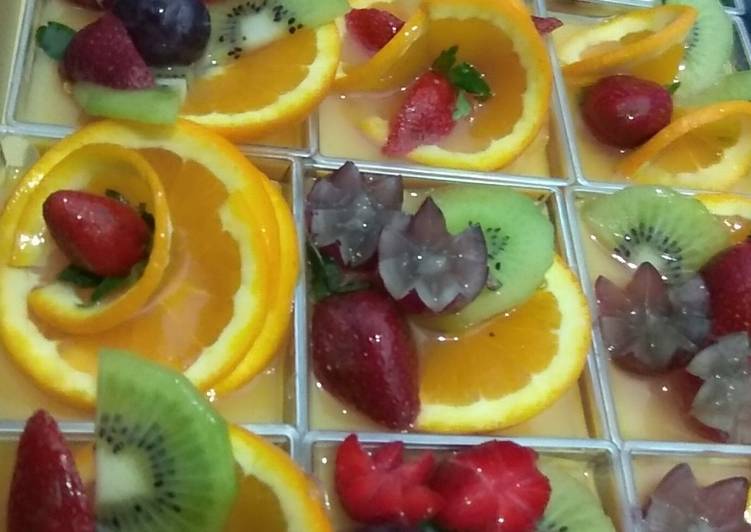 Puding topping buah