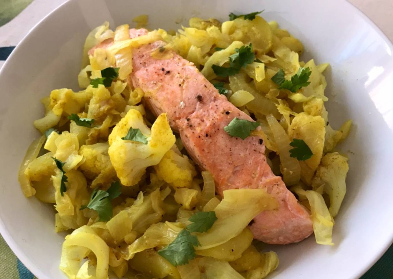 Salmón con verduras al curry exprés - Lékué