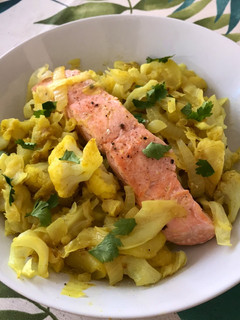 Una foto de Salmón con verduras al curry exprés - Lékué
