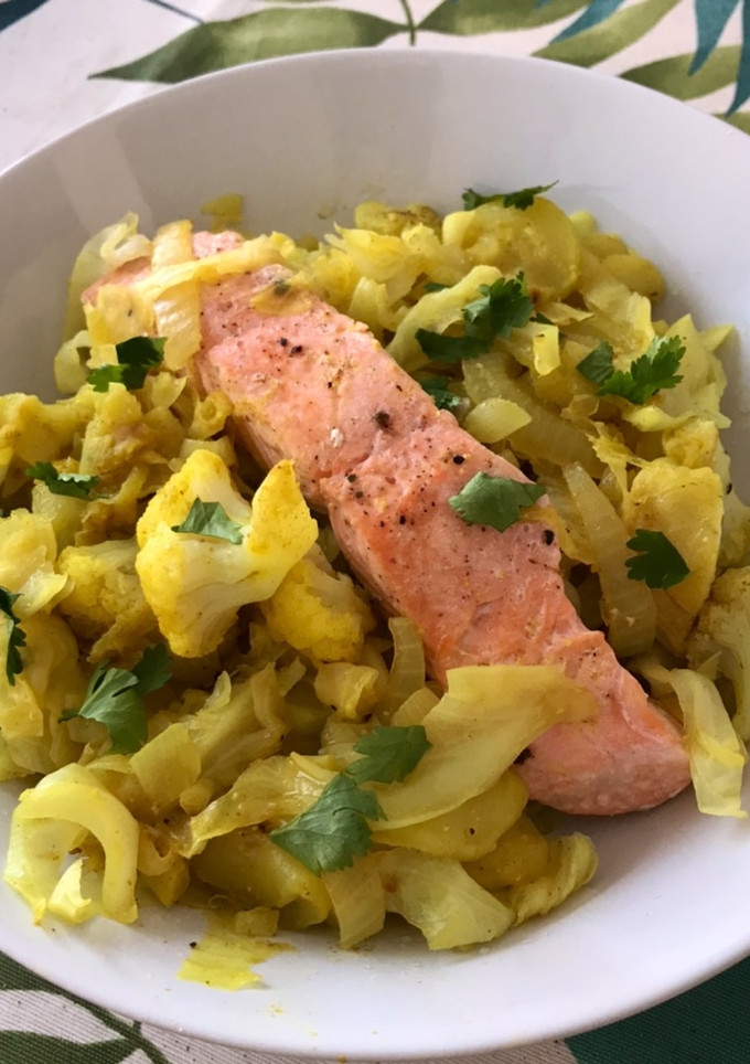 Una foto de Salmón con verduras al curry exprés - Lékué