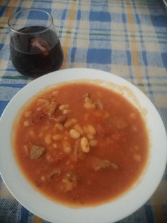 Una foto de Alubias con chorizo y cabezada de cerdo