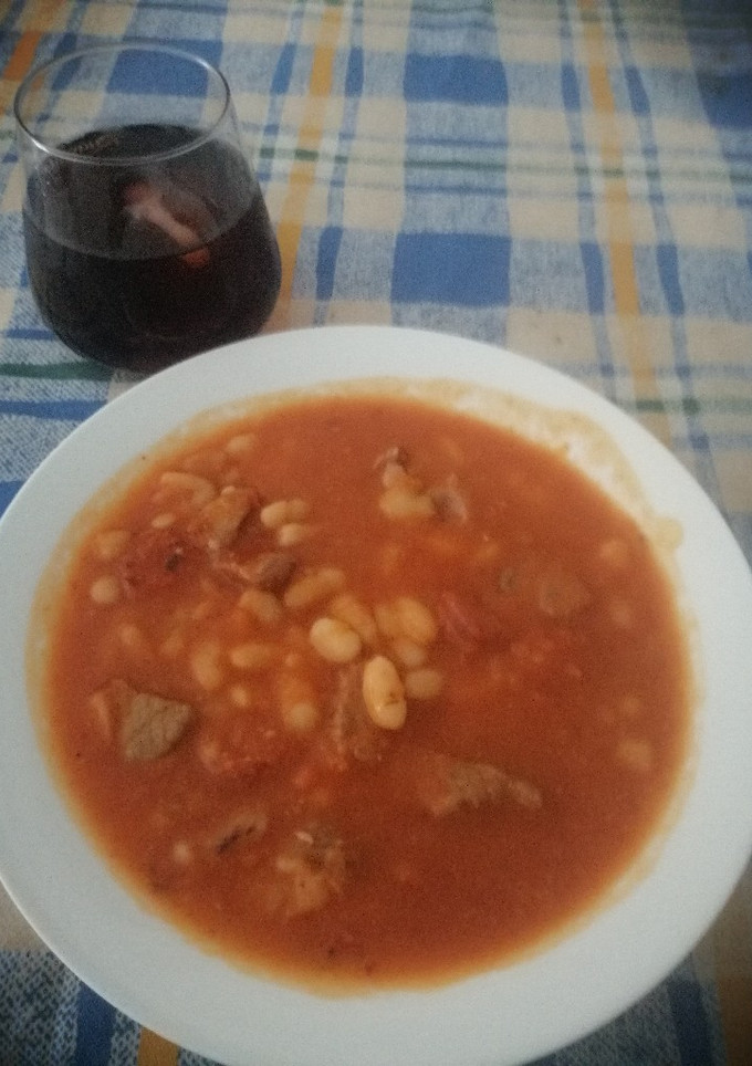 Una foto de Alubias con chorizo y cabezada de cerdo
