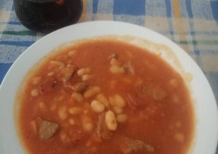 Alubias con chorizo y cabezada de cerdo