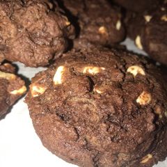 A picture of White Chocolate Chocolate Cookies.