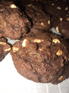 A picture of White Chocolate Chocolate Cookies.