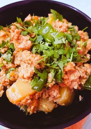 A picture of Qeema Aloo.
