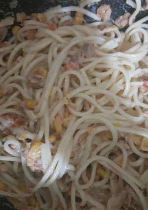 Una foto de Pasta con atún y maíz tierno