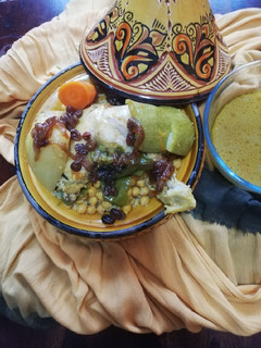 Una foto de Cous-cous marroquí de verduras y pollo