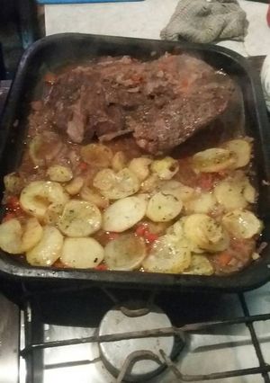 Una foto de Carne al horno con papas