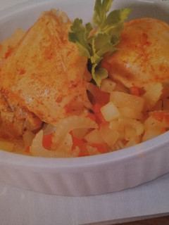 Una foto de Pollo con apio y manzanas