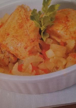 Una foto de Pollo con apio y manzanas
